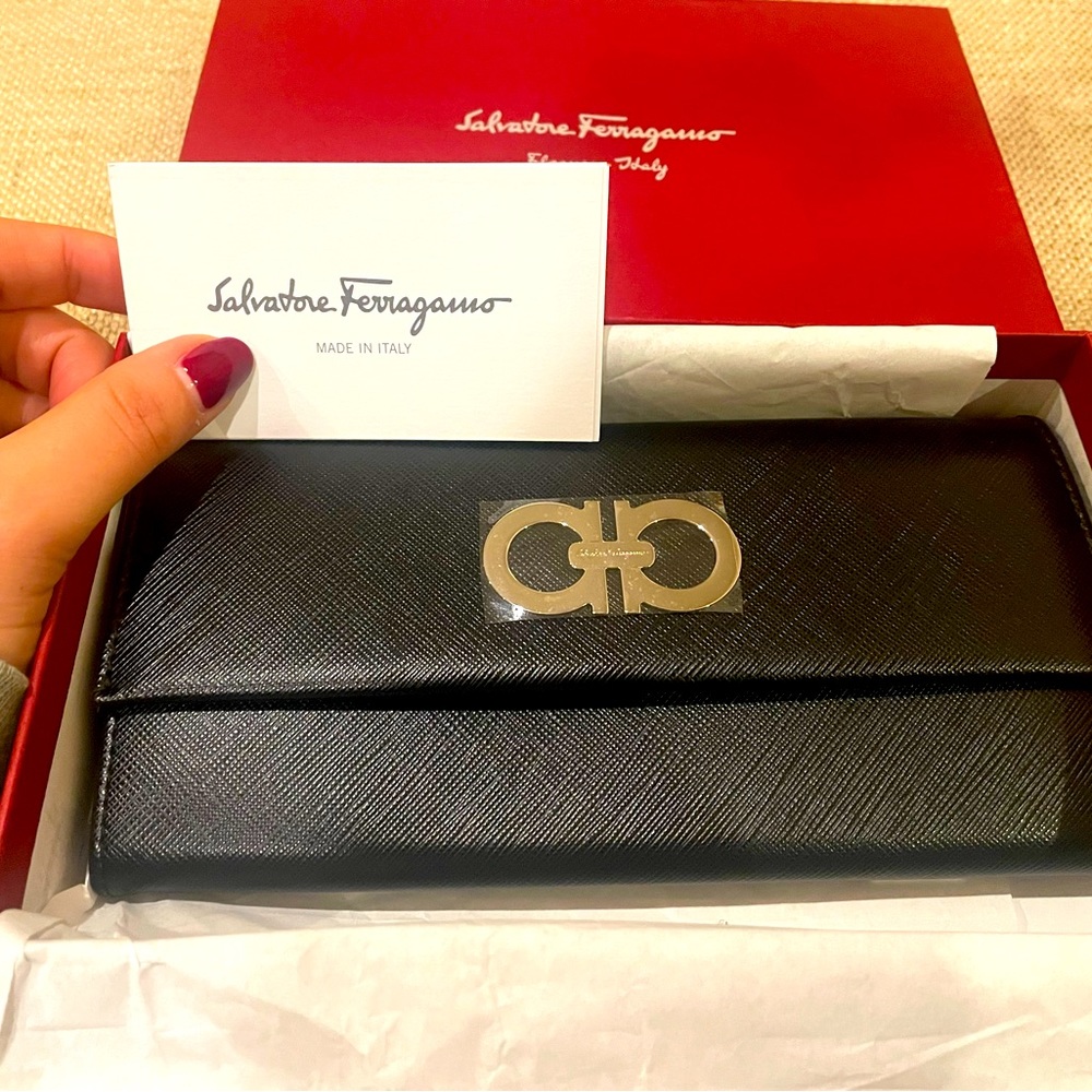 Ferragamo wallet, black, BRAND NWT